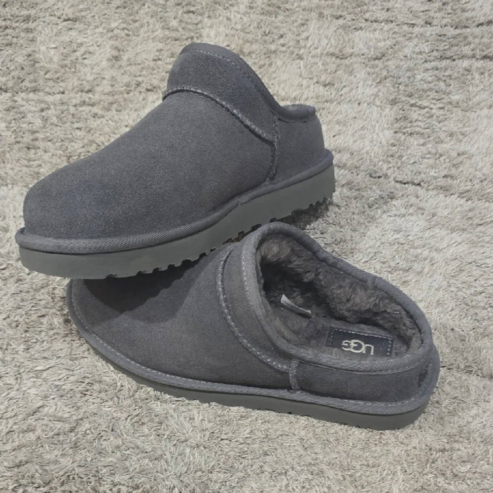 UGG Womens Clasdic Charcoal Grey Slipper Shoes - Picture 1 of 4